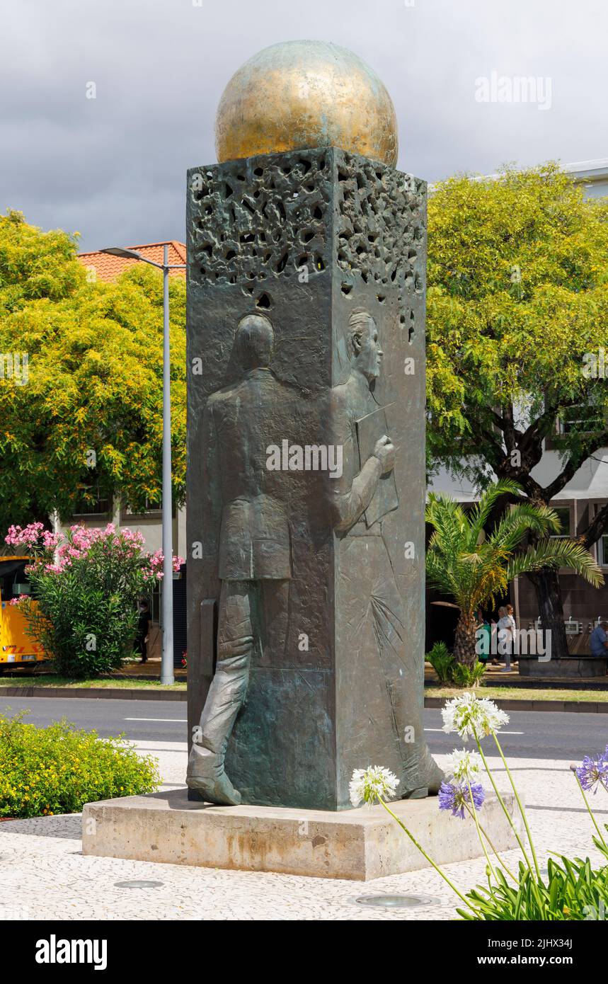 Statua su Avenida do Mar, Funchal dedicata al settore degli affari di Madeira. Foto Stock