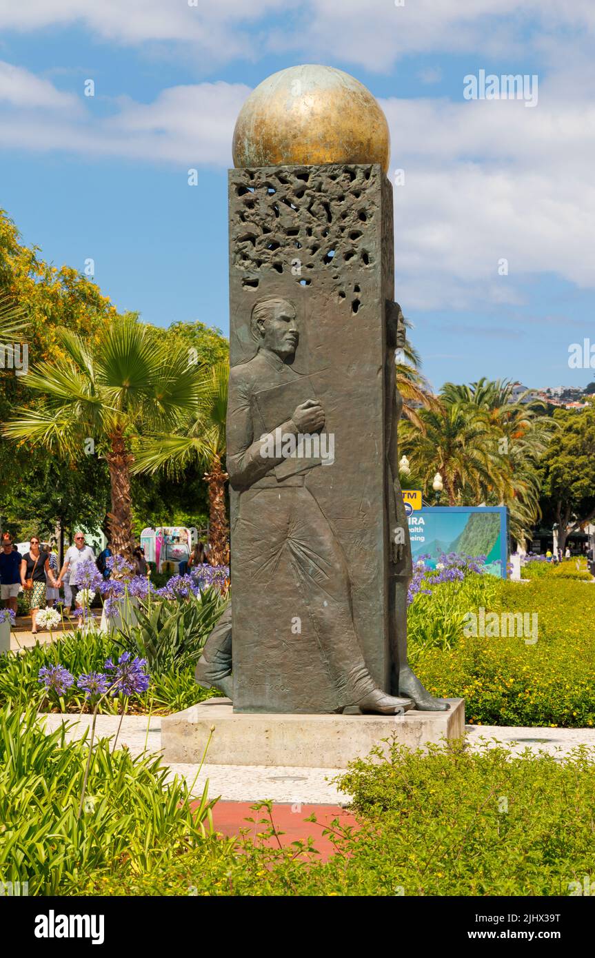 Statua su Avenida do Mar, Funchal dedicata al settore degli affari di Madeira. Foto Stock