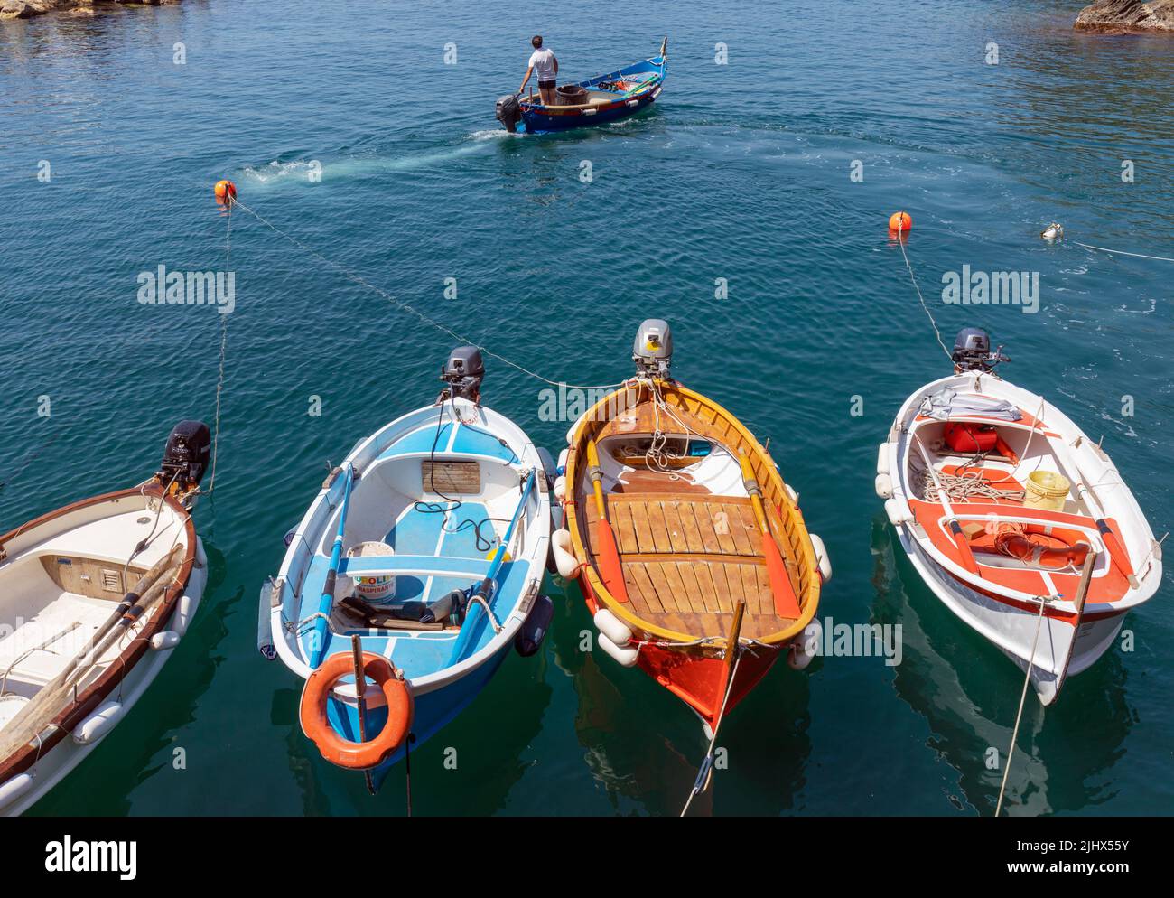 Barche da pesca, Manarola, cinque Terre, Provincia di la Spezia, Italia. Foto Stock
