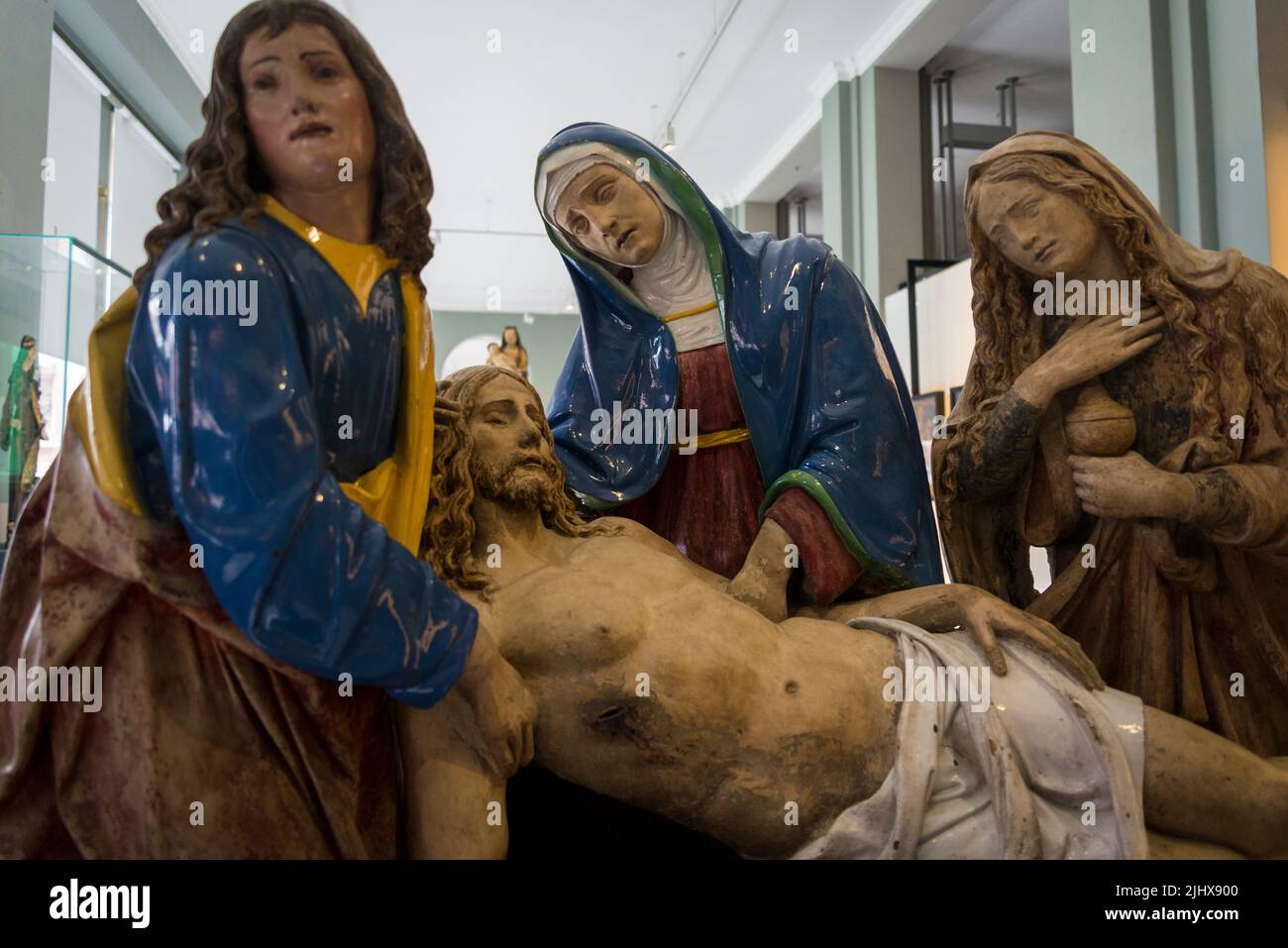 Scultura medievale dipinta della Lamentazione di Cristo, Victoria and Albert Museum, V&A, Londra, UK Foto Stock