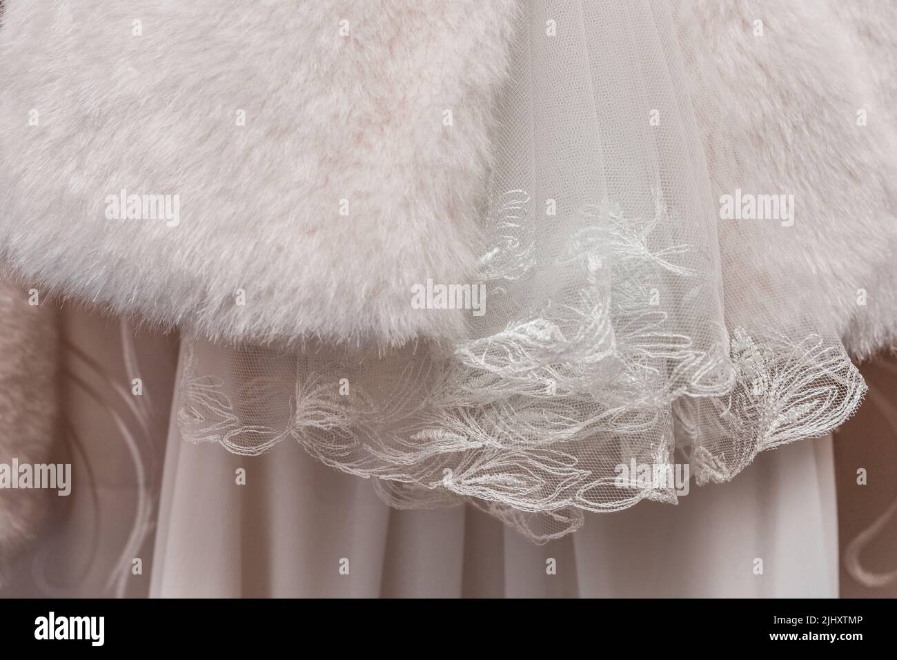Dettaglio matrimonio White Bridesmaid Dress Fragment Veil elegante materiale Close-up. Foto Stock