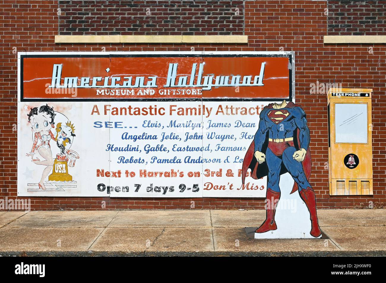 Superman cartone ritagliato nel centro storico di Metropolis, Illinois, Stati Uniti d'America Foto Stock