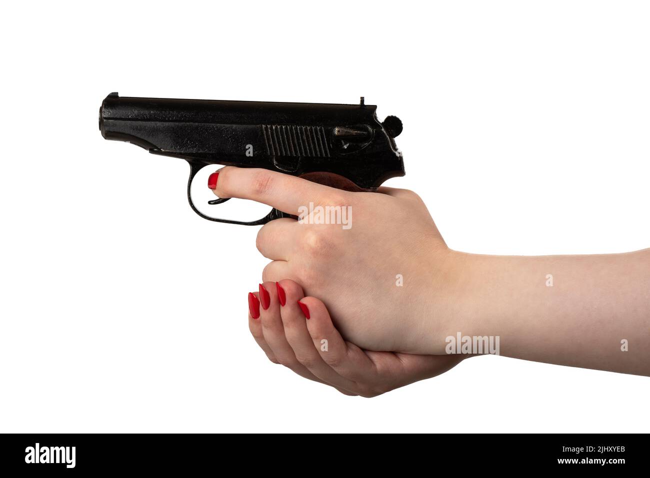 Le mani della donna reggono una pistola puntata su un punto di vista soggettivo POV, isolata su sfondo bianco. Il concetto dell'uso delle armi da fuoco e dei crimini di guerra a Foto Stock