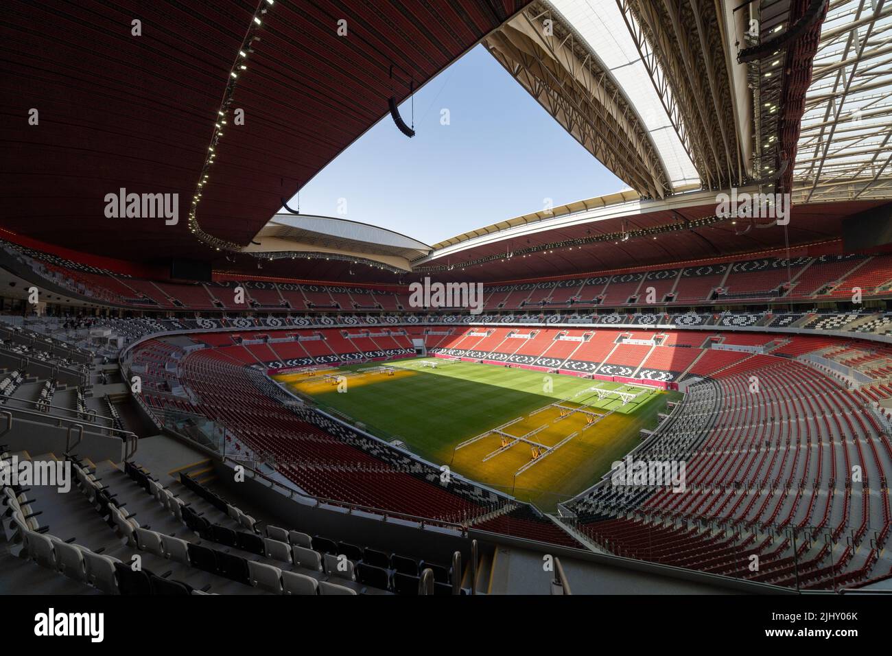 All'interno dello stadio al Bayt di al Khor, Qatar, una delle 8 sedi per la Coppa del mondo FIFA 2022. Foto Stock