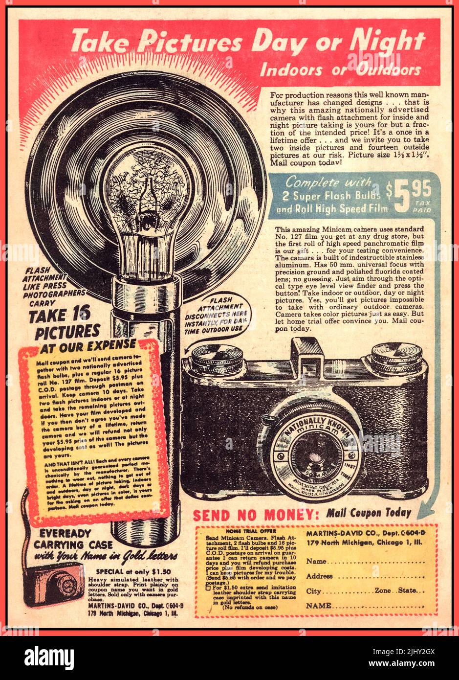 1940s Film Camera and Flash Bulb Magazine advertisement 'Take Pictures Day or Night' la Minicam Camera with Film and Processing ha incluso 1949 Post War America USA Fashion Style and Technology del 1940s Foto Stock