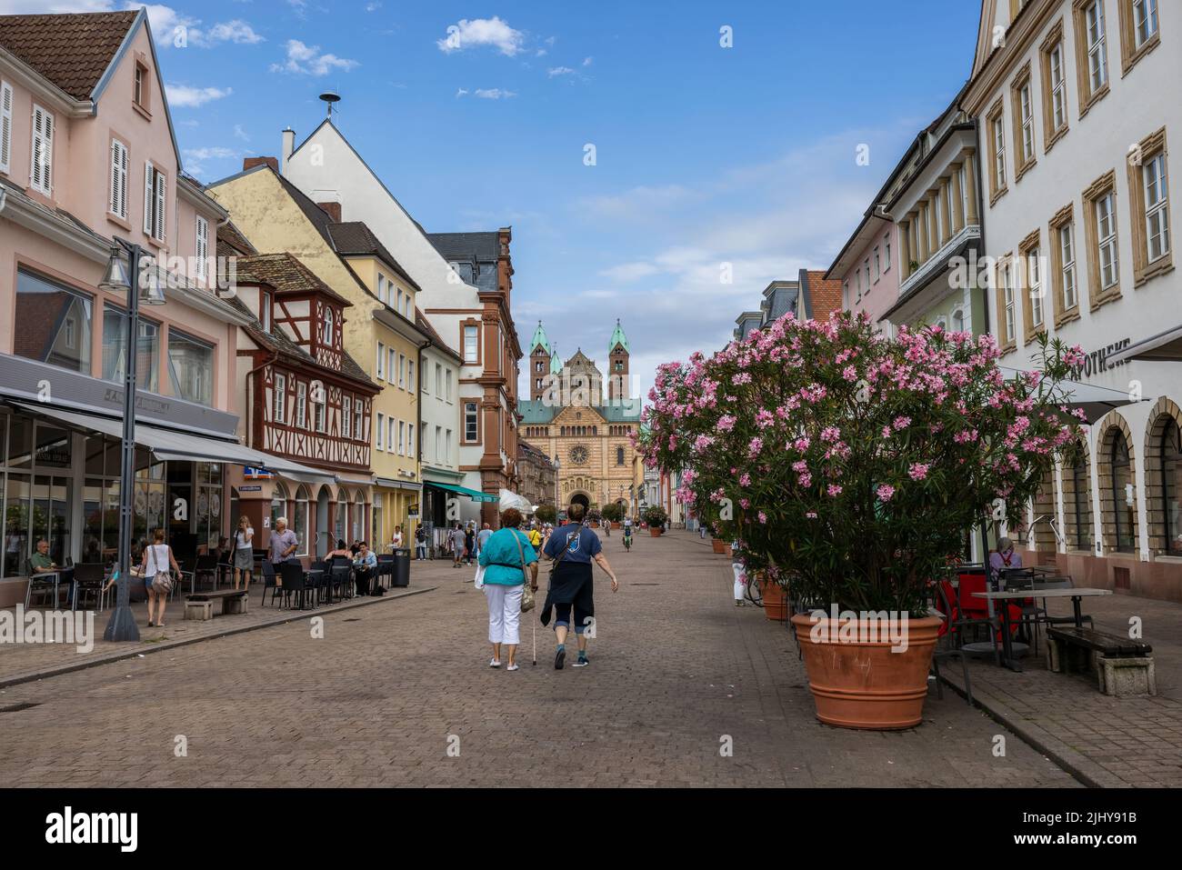 Via Massimiliano e la Basilica della Cattedrale Imperiale dell'Assunzione e Santo Stefano, Speyer Germania Foto Stock