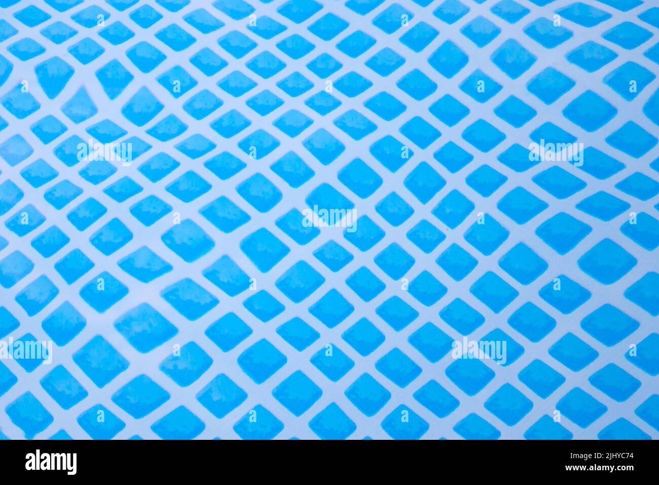 La superficie della piscina d'acqua con onde trasparenti chiare per nuotare Foto Stock