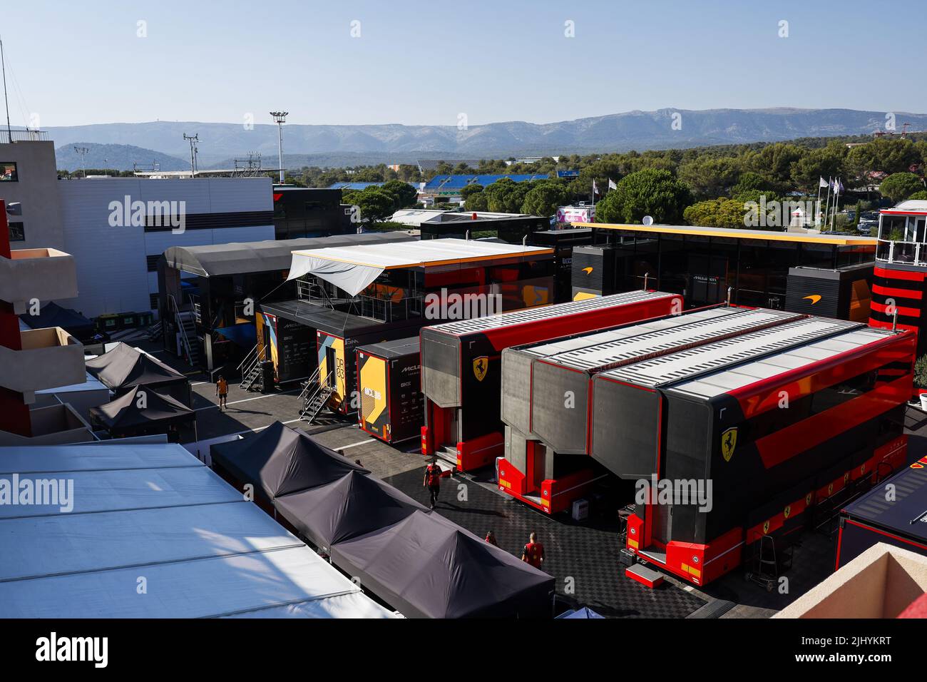 F1 Paddock durante la Formula 1 Lenovo Grand Prix de France, Gran Premio di Francia 2022, 12th round del FIA Formula uno World Championship 2022 dal 22 al 24 luglio 2022 sul circuito Paul Ricard, a le Castellet, Francia - Foto: Julien Delfosse / DPPI/DPPI/LiveMedia Foto Stock