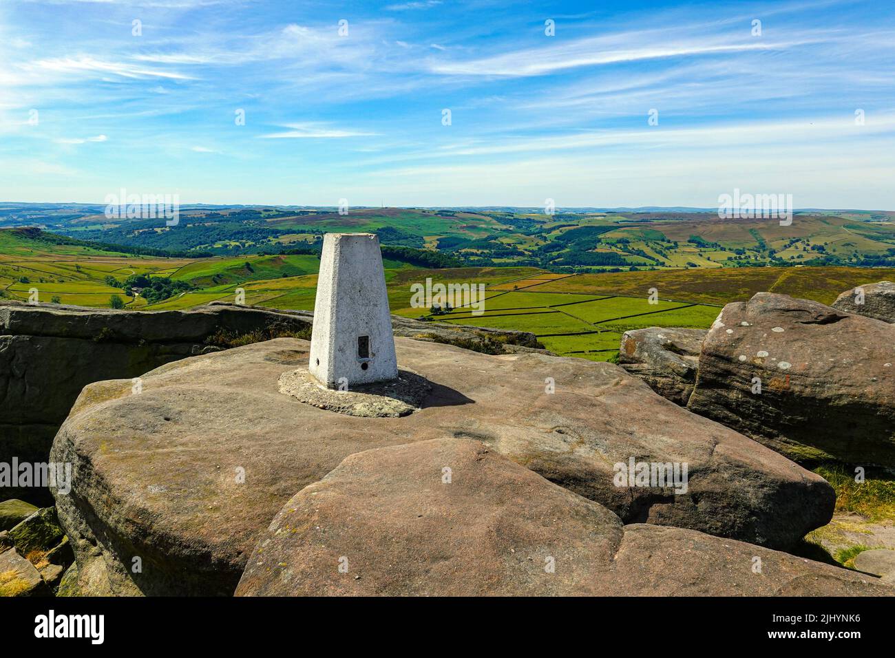 Stanage Edge, Gritstone Cliff, Peak District National Park, Derbyshire, Regno Unito Foto Stock