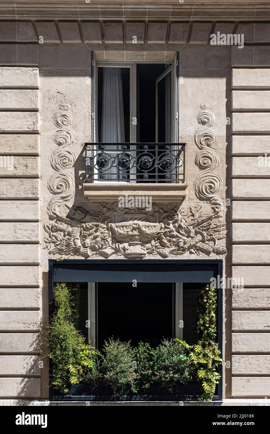 Dettaglio dell'architettura dell'edificio Parigino Foto Stock