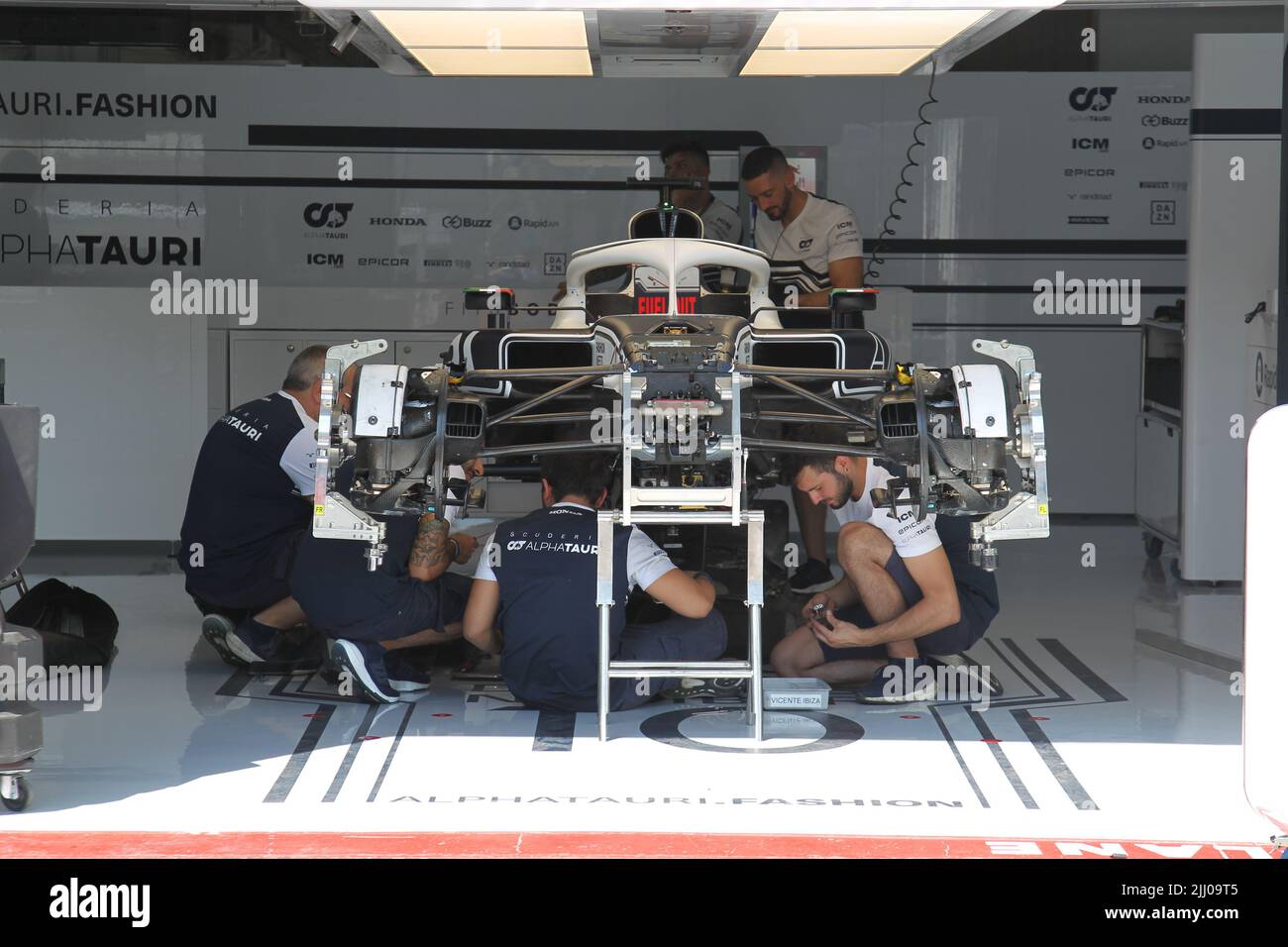 lug 21 2022 le Castellet, Francia - F1 2022 GP di Francia - giorno di preparazione - Scuderia AlphaTauri box Foto Stock