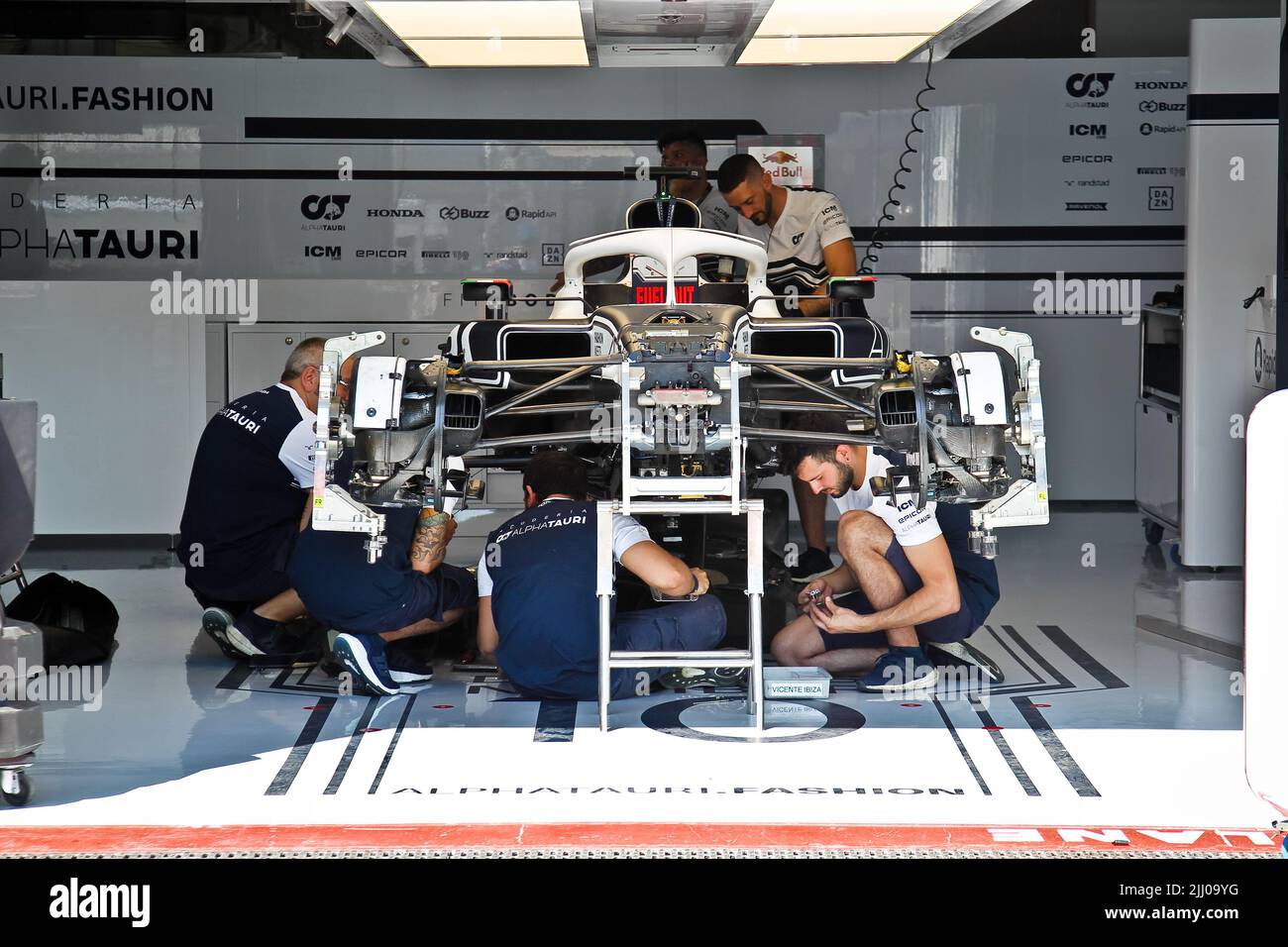 lug 21 2022 le Castellet, Francia - F1 2022 GP di Francia - giorno di preparazione - Scuderia AlphaTauri box Foto Stock