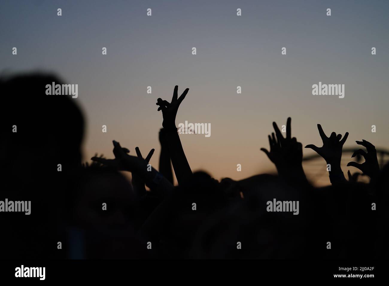 Piazza Napoleone, Lucca, Italia, 21 luglio 2022, Tifosi durante Blanco - Blu Celeste Tour 2022 - Concerto di Musica della cantante Italiana Foto Stock