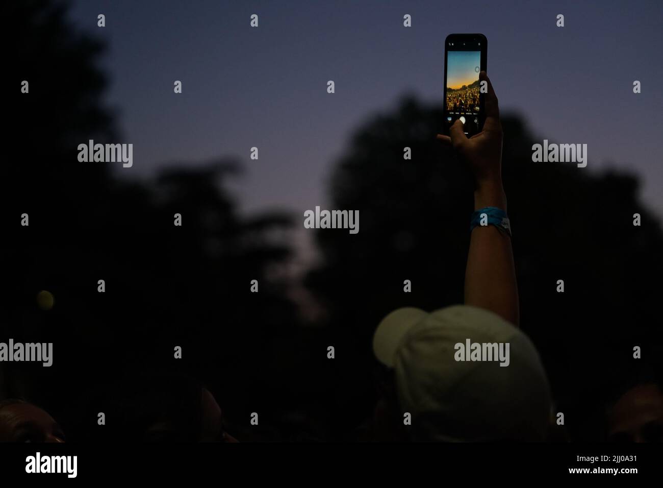 Piazza Napoleone, Lucca, Italia, 21 luglio 2022, Tifosi durante Blanco - Blu Celeste Tour 2022 - Concerto di Musica della cantante Italiana Foto Stock