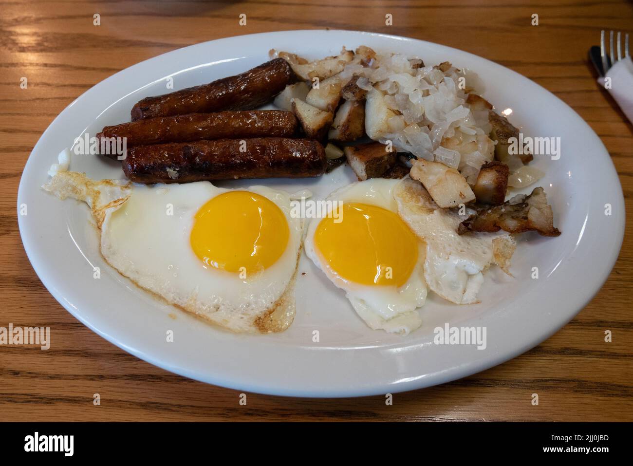 Colazione all'americana, salsicce, patate, uova Foto Stock