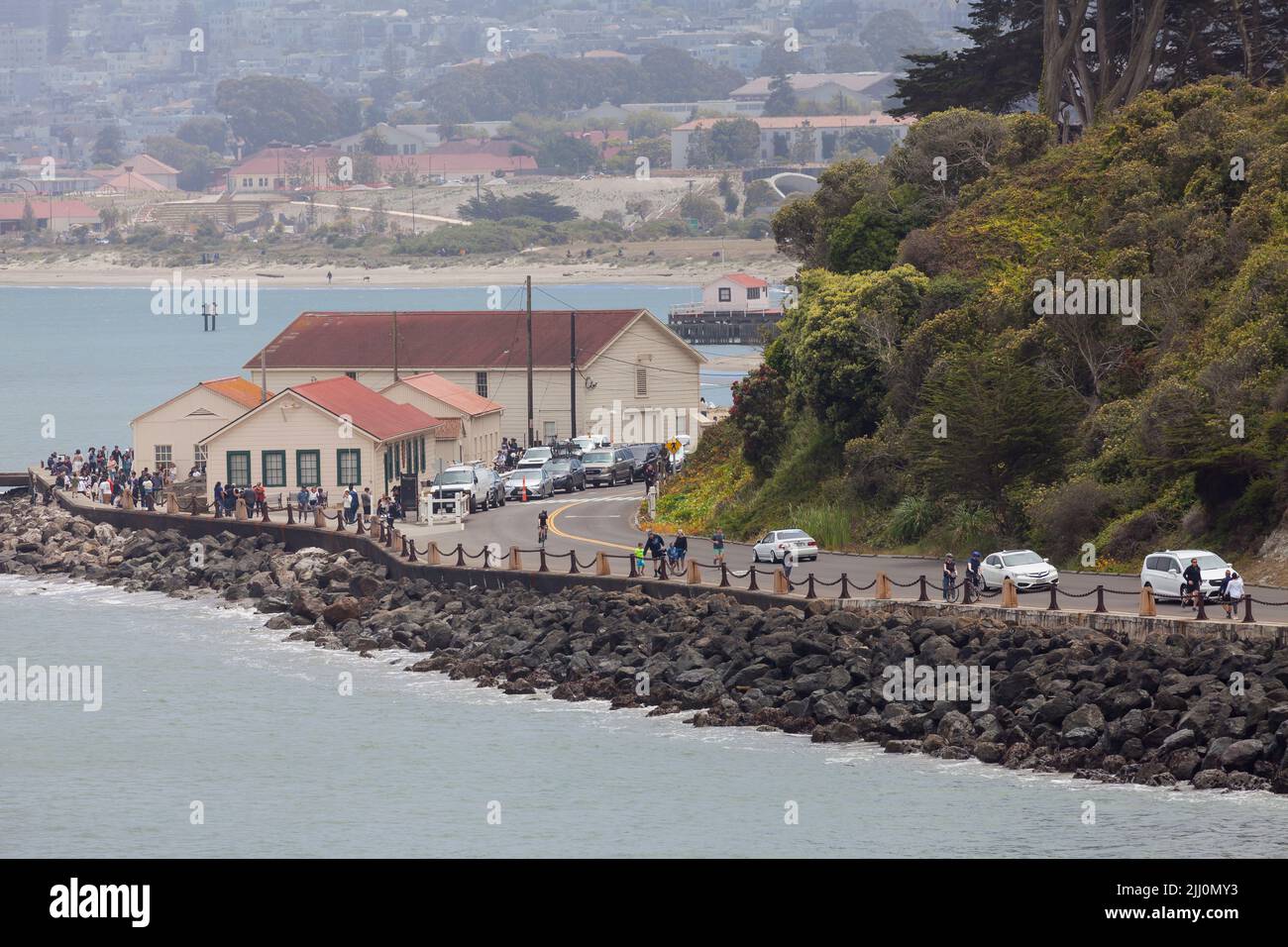 Vista del negozio del parco Warming Hut dalla muratura di Fort Point, San Francisco, California, USA Foto Stock