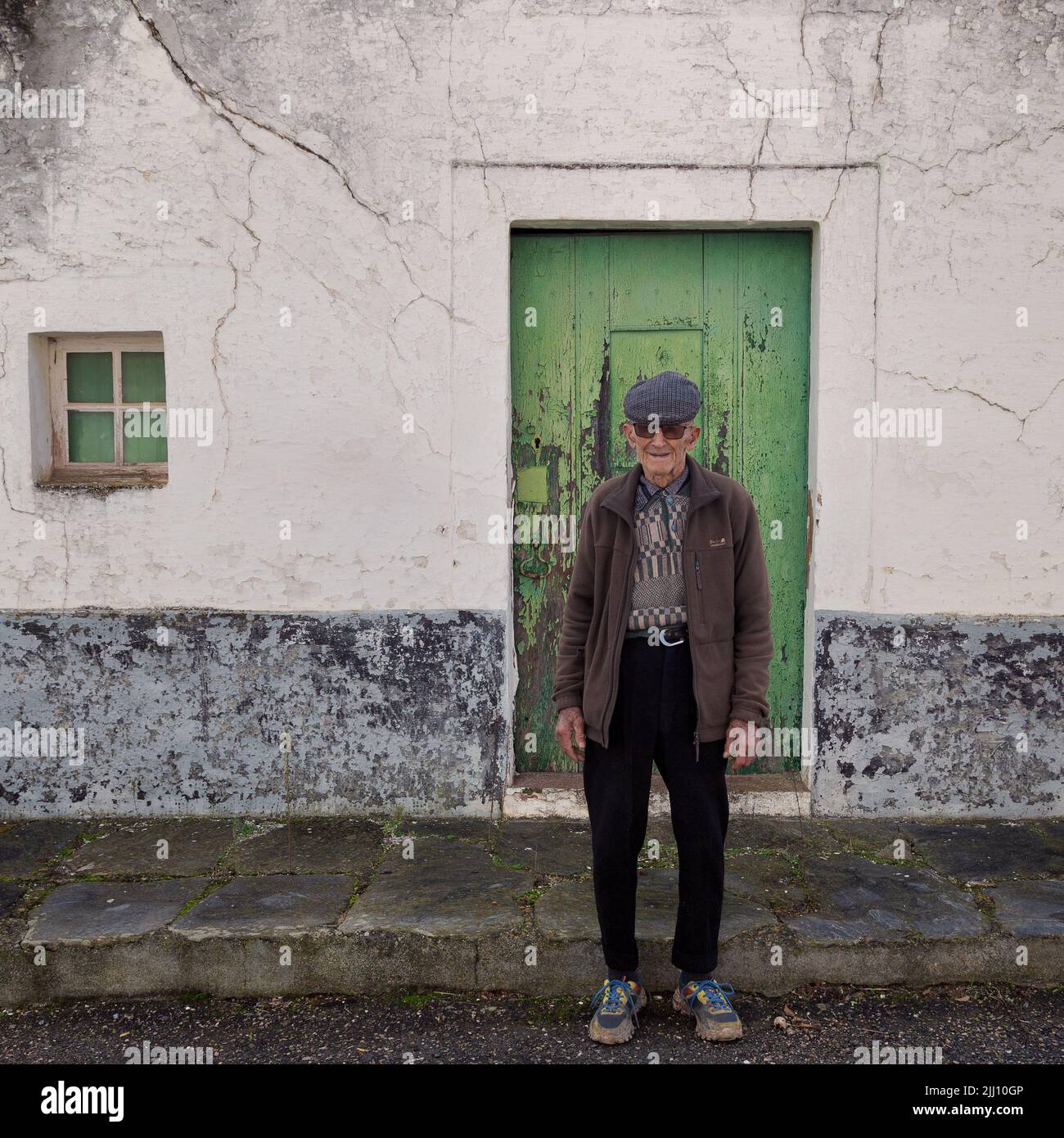 Alentejo uomo a piedi sulla strada Foto Stock