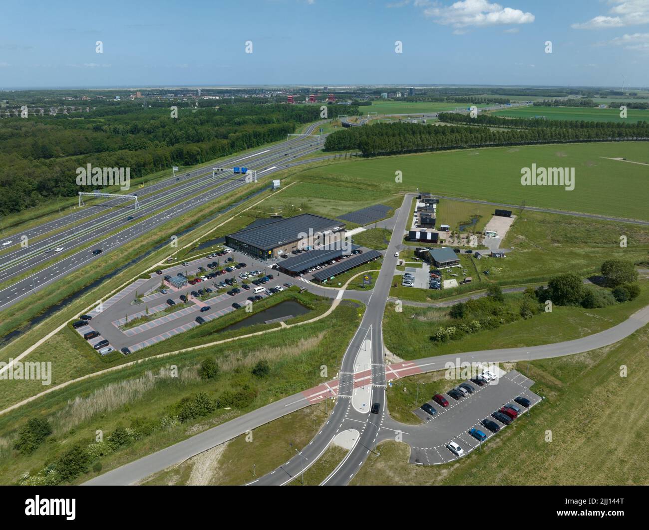 Almere Oosterwold, 11th giugno 2022, Paesi Bassi. Lidl Energy e CO2 supermercati neutri costruiti con materiali circolari e sostenibili. Zero Foto Stock