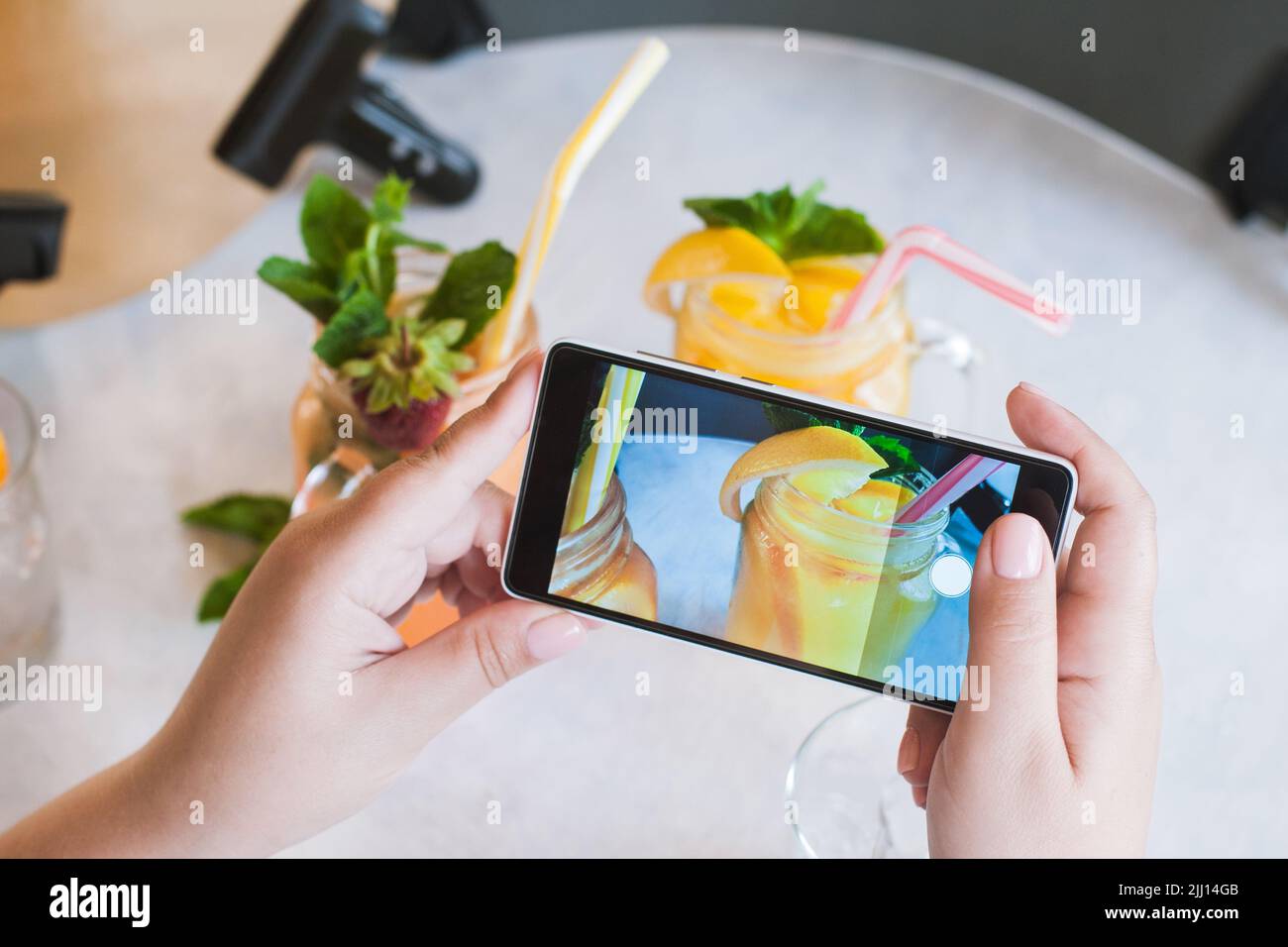 Backstage di fotografia alimentare di cocktail di frutta Foto Stock