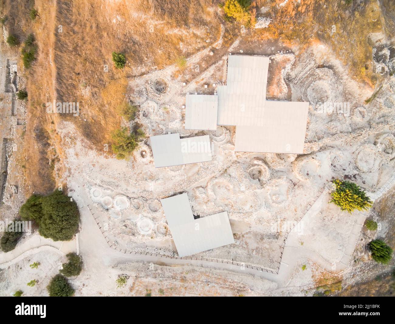 Antenna ad occhio d'uccello del sito patrimonio mondiale dell'UNESCO Choirokoitia, Larnaca, Cipro. Vista di Khirokoitia, un preistorico del Neolitico antico siti archeologici Foto Stock