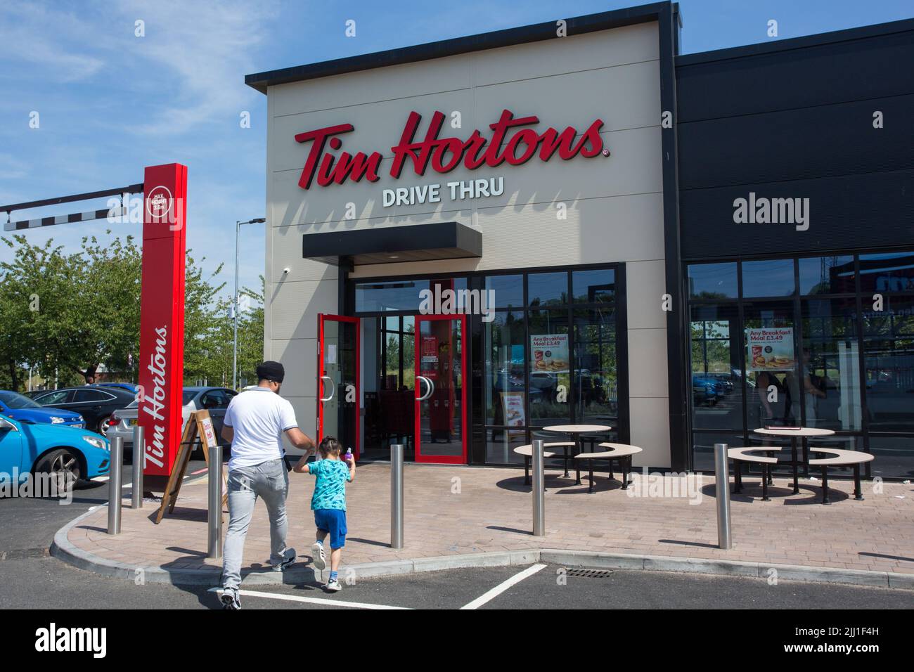 Ristorante Tim Hortons e drive-in a Oldbury Foto Stock