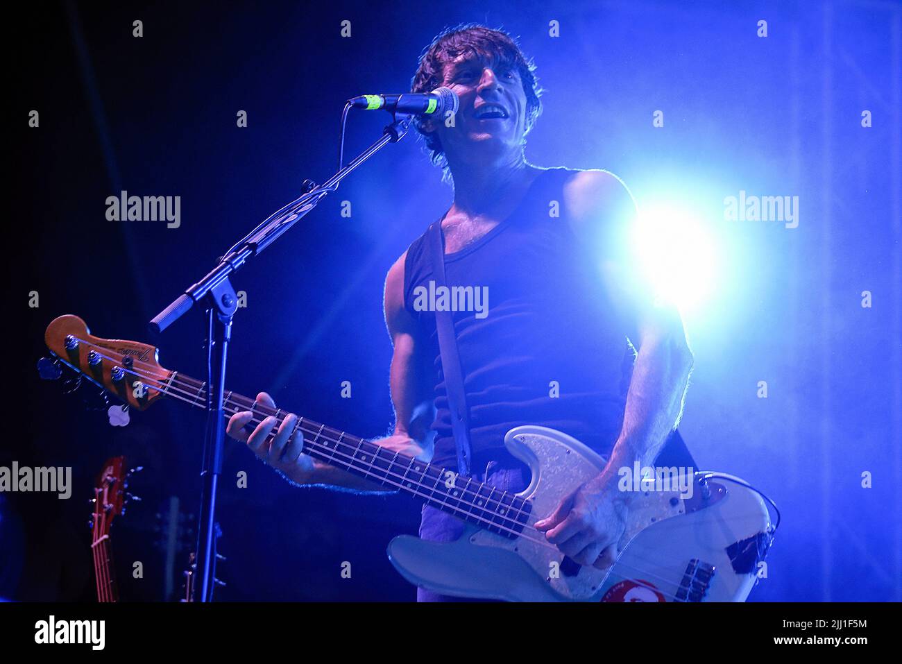 Roma, Italia. 21st luglio 2022. Massimiliano 'Ufo' Schiavelli, membro della rock band italiana Zen Circus, suona dal vivo a Villa Ada di Roma. Credit: SOPA Images Limited/Alamy Live News Foto Stock