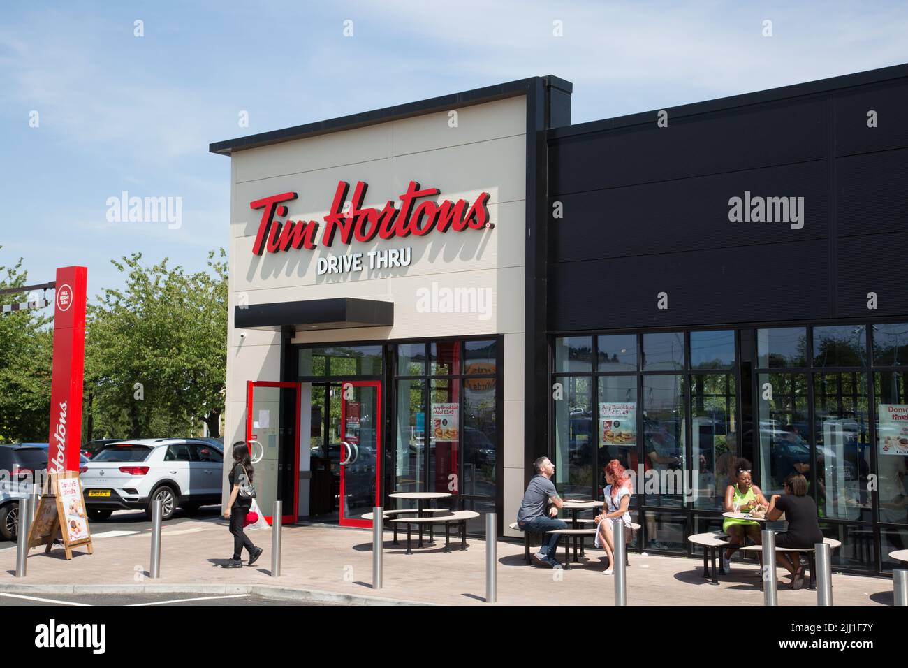 Ristorante Tim Hortons e drive-in a Oldbury Foto Stock