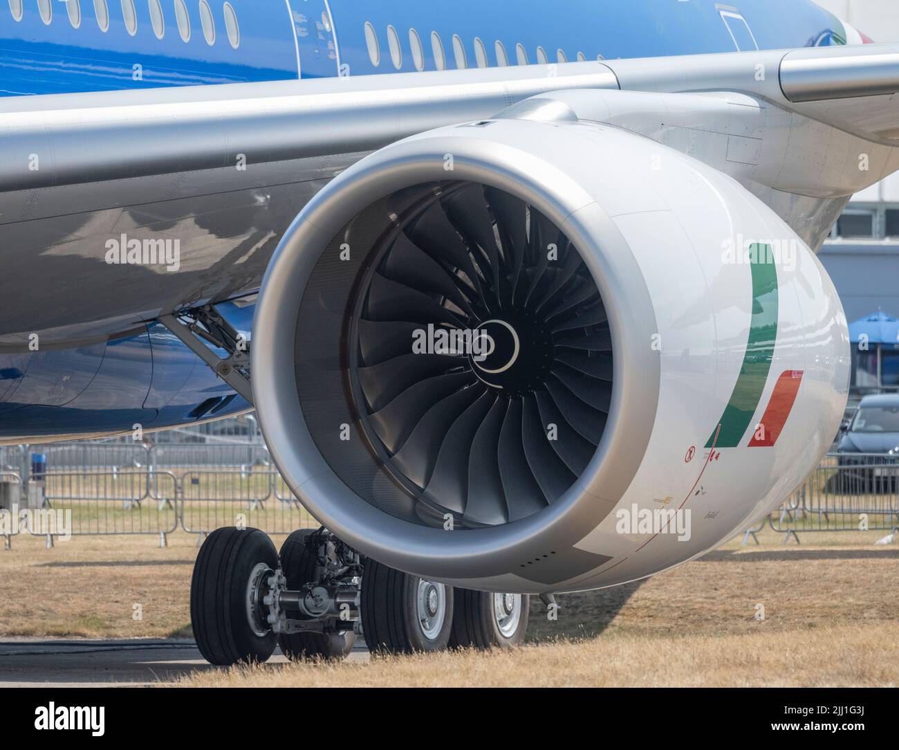 Farnborough International Airshow, 18 luglio 2022, Hampshire, Inghilterra, Regno Unito. Rolls Royce Trent XWB motore pod sull'Airbus A350-900 di ITA Airways al Trade Airshow. Foto Stock