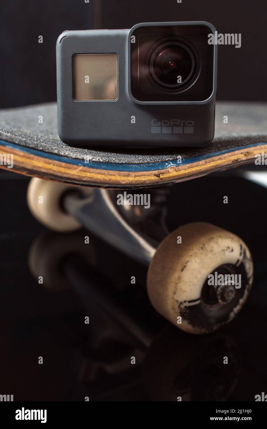 Fotocamera GoPro HERO5 sullo skateboard Foto Stock