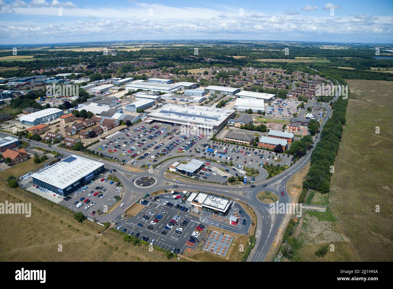 Area commerciale, tra cui Wickes, McDonald's, Tesco Extra, Studlands Retail Park, Burger King, a Newmarket, CB8 7SX Foto Stock