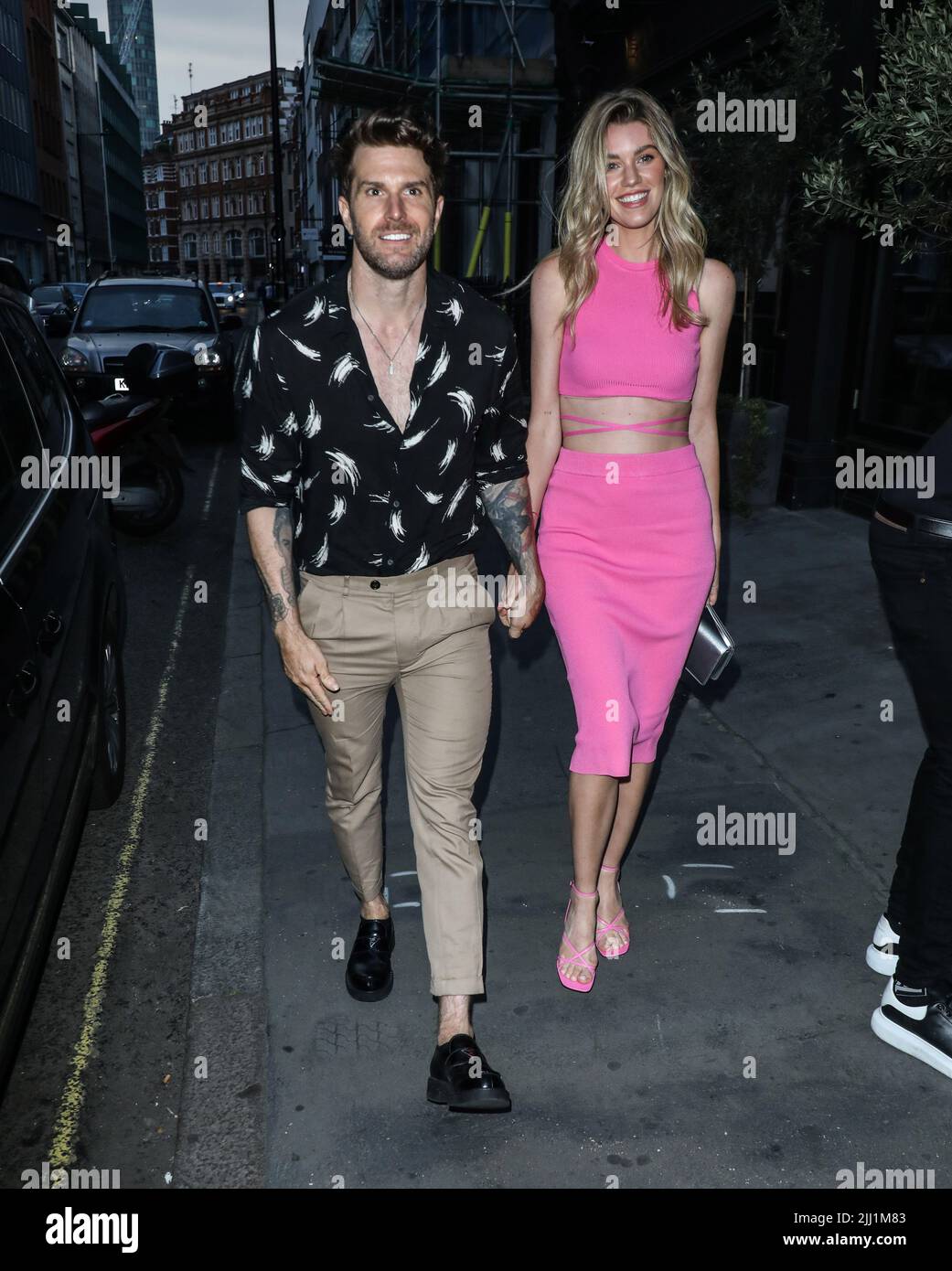 (L-R) Joel Dommett e Hannah Cooper hanno visto partecipare all'ITV Summer Party 2022 al Mandrake di Londra. Foto Stock