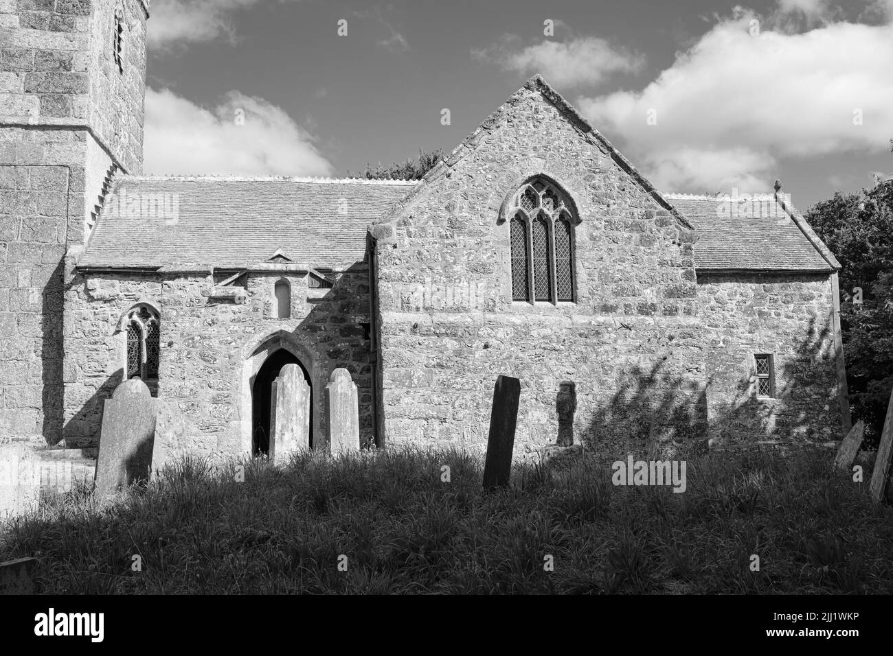Esterno della chiesa di St Wynwallow (St Winwalaus). La chiesa, la più meridionale dell'Inghilterra, risale al 12th secolo ed è classificata come Grade 1. Foto Stock