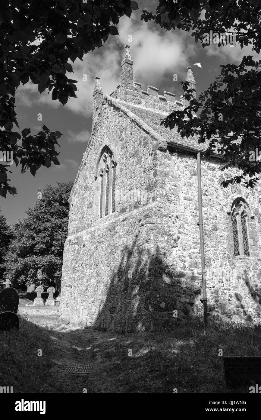 Esterno della chiesa di St Wynwallow (St Winwalaus). La chiesa, la più meridionale dell'Inghilterra, risale al 12th secolo ed è classificata come Grade 1. Foto Stock