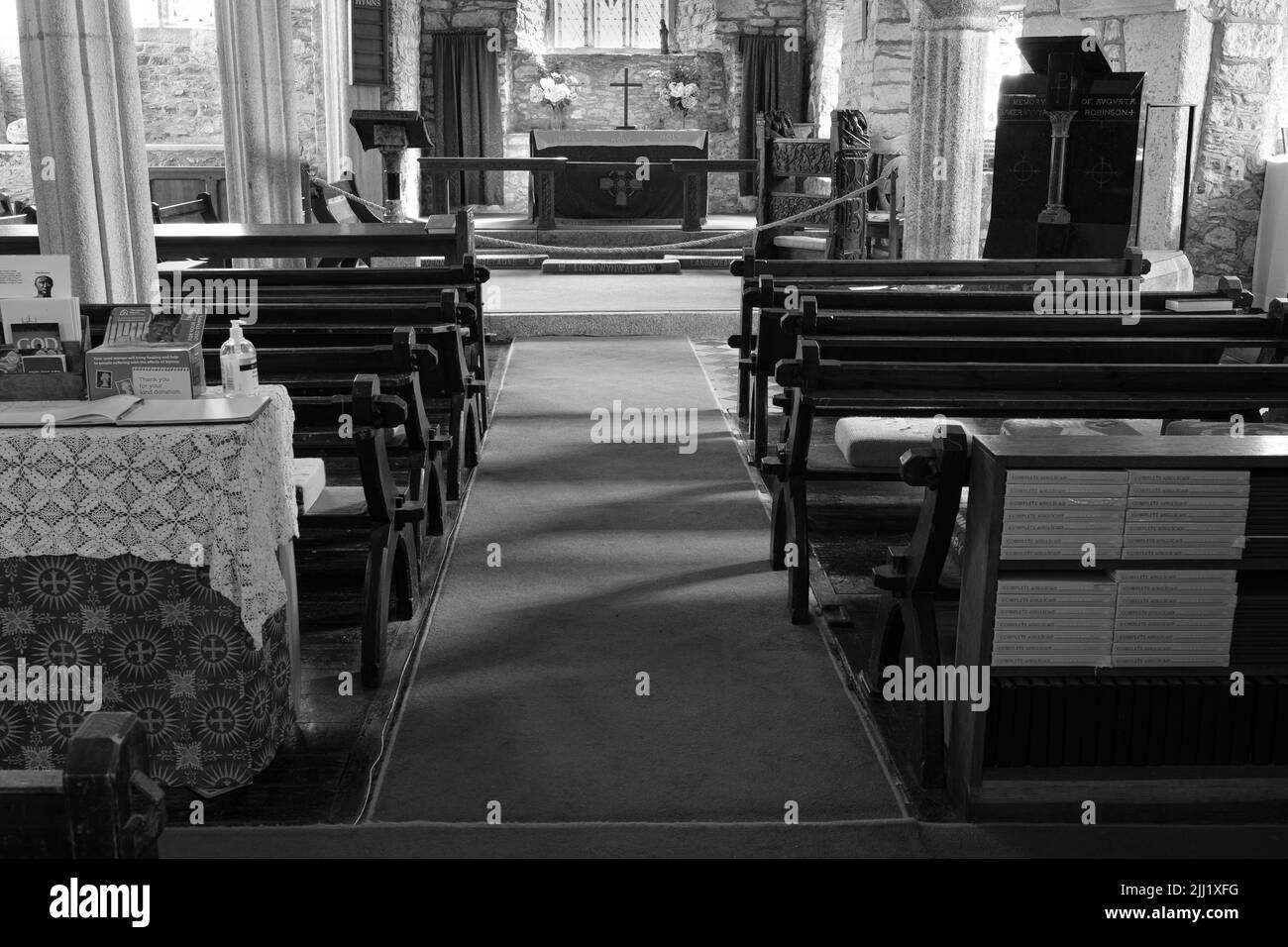 Interno della chiesa di St Wynwallow (St Winwalaus). La chiesa, la più meridionale dell'Inghilterra, risale al 12th secolo ed è classificata come Grade 1. Foto Stock