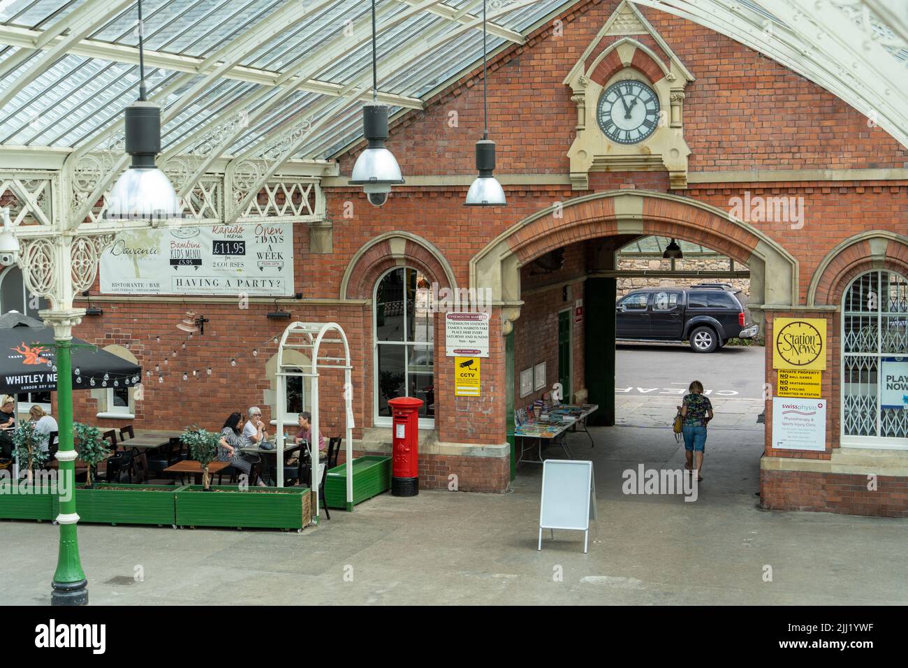 Stazione di Tynemouth, sulla Tyne and Wear Metro, a Tynemouth, North Tyneside, Regno Unito. Foto Stock