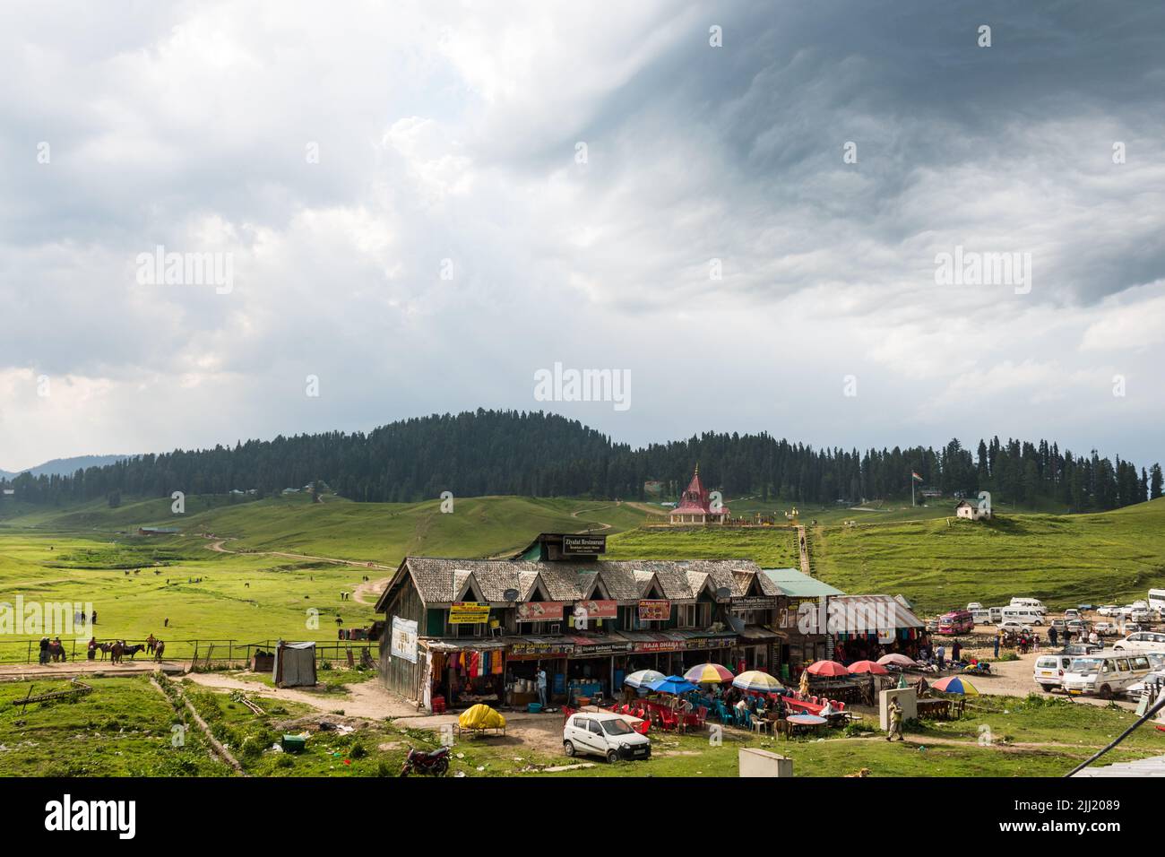 Il vintage Gulmarg è un hotel situato nell'Himalaya a un'altitudine. Foto Stock