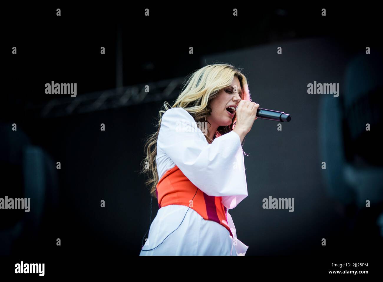 20 luglio 2022, Milano, Italia: Margherita Vicario, Spettacolo dal vivo all'Ippodromo Snai San Siro di Milano prima del concerto Stromae. (Credit Image: © Pamela Rovaris/Pacific Press via ZUMA Press Wire) Foto Stock