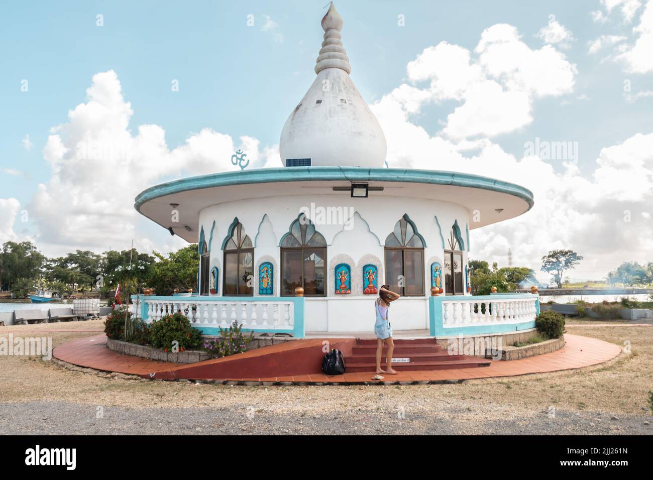 Carapichaima, Trinidad e Tobago - Luglio 22 2022: Il Tempio Indù nel Mare, un punto di riferimento turistico costruito da un indenne operaio Sewdass Sadhu. Foto Stock