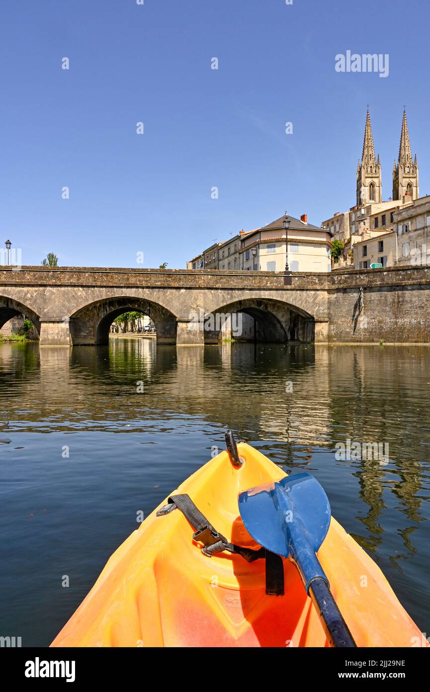 Uno dei modi migliori per esplorare Niort è fare un giro sulla Sèvre Niortaise Foto Stock