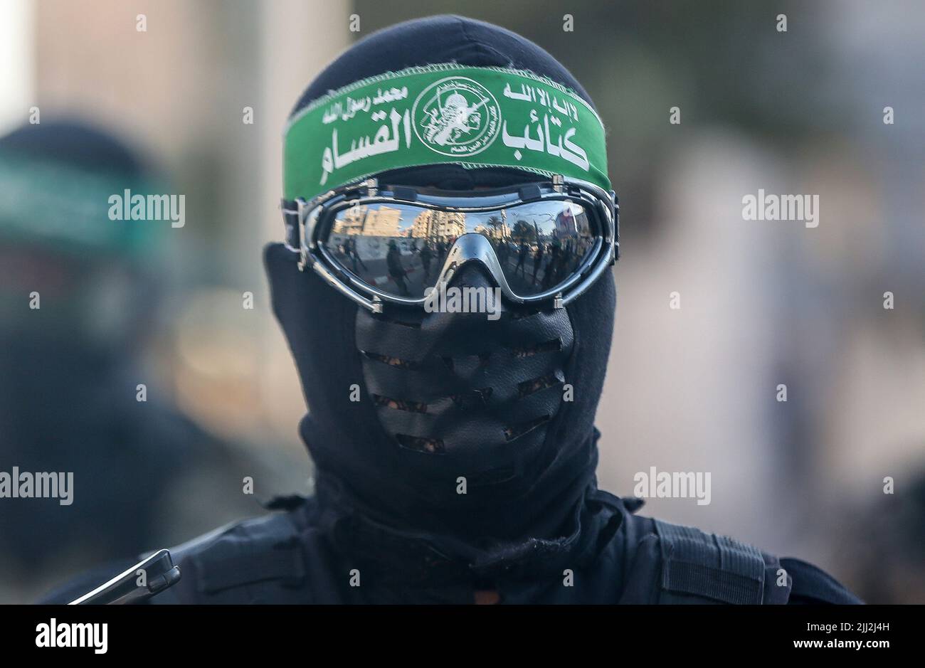 Uomini armati delle Brigate Izz al-DIN al-Qassam, l'ala militare di Hamas, partecipano a una parata militare a Gaza City. Palestina. Foto Stock