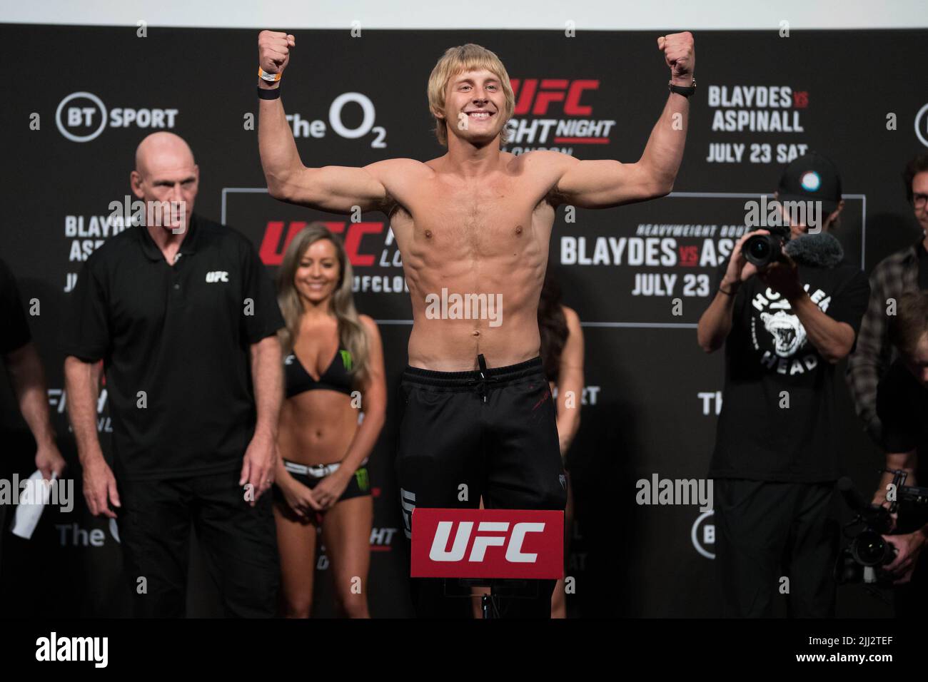 Londra, Regno Unito. 22nd luglio 2022. Il combattente inglese MMA Paddy Pimblett si pone sulla scala durante la UFC Fight Night: Blaydes v Aspinall: Weight-in alla O2 Arena il 22 luglio 2022, a Greenwich, Londra, Regno Unito. Credit: ZUMA Press, Inc./Alamy Live News Foto Stock