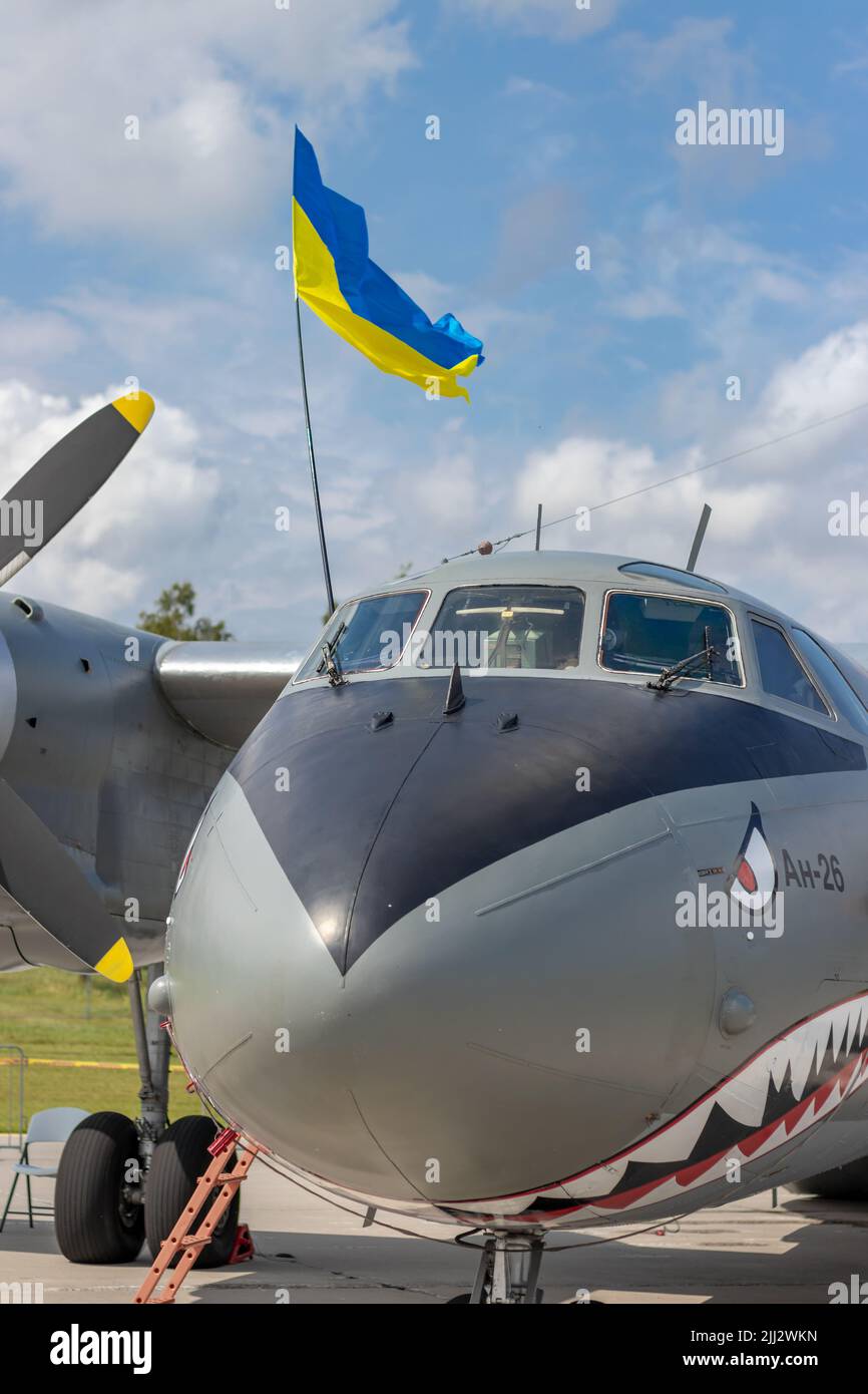 SIAULIAI / LITUANIA - 27 luglio 2019: Ucraino Aeronautica militare Antonov AN-26 esposizione statica velivoli da trasporto militare in aria Falcon Wings 2019 a si Foto Stock