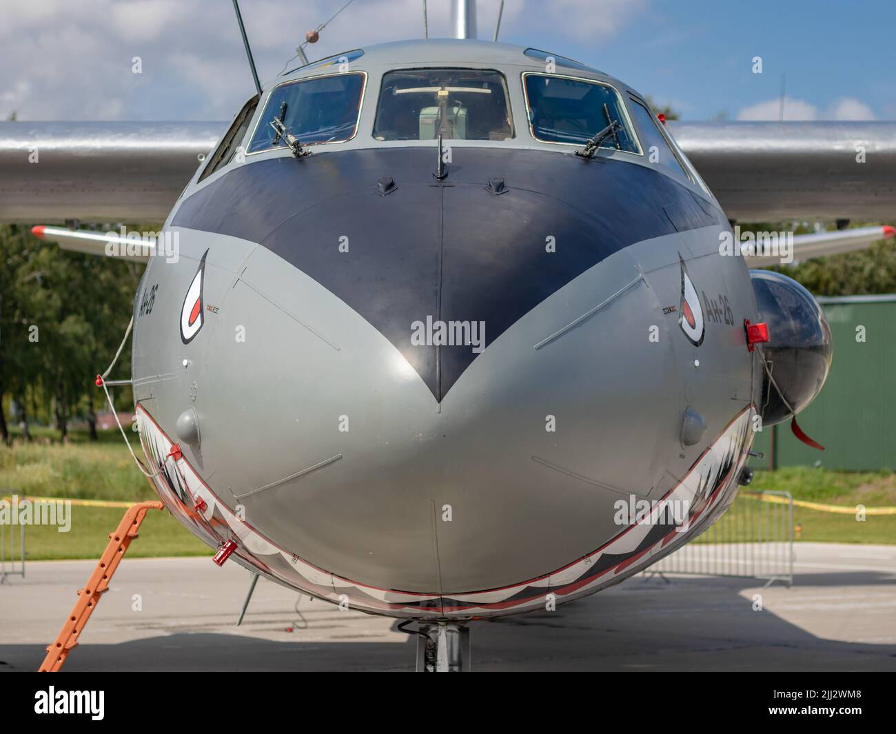 SIAULIAI / LITUANIA - 27 luglio 2019: Ucraino Aeronautica militare Antonov AN-26 esposizione statica velivoli da trasporto militare in aria Falcon Wings 2019 a si Foto Stock