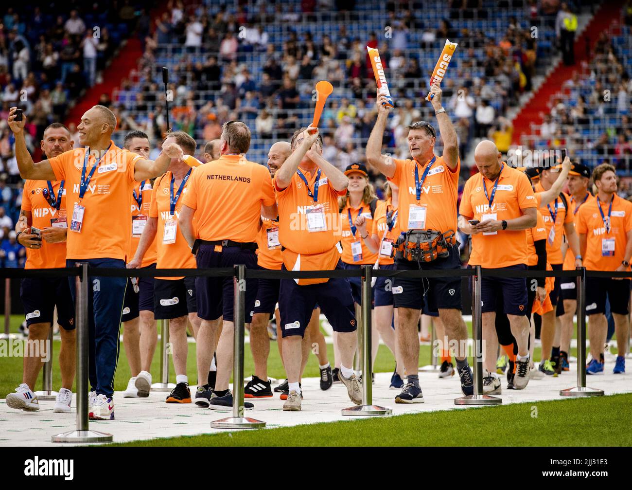 Rotterdam, Paesi Bassi. 22nd luglio 2022. 2022-07-22 20:14:25 ROTTERDAM - gli atleti olandesi durante l'apertura dei Giochi di polizia & di fuoco del mondo, i giochi internazionali per i vigili del fuoco, la polizia, le dogane e il personale di prigione. ANP SEM VAN DER WAL netherlands OUT - belgium OUT Credit: ANP/Alamy Live News Foto Stock