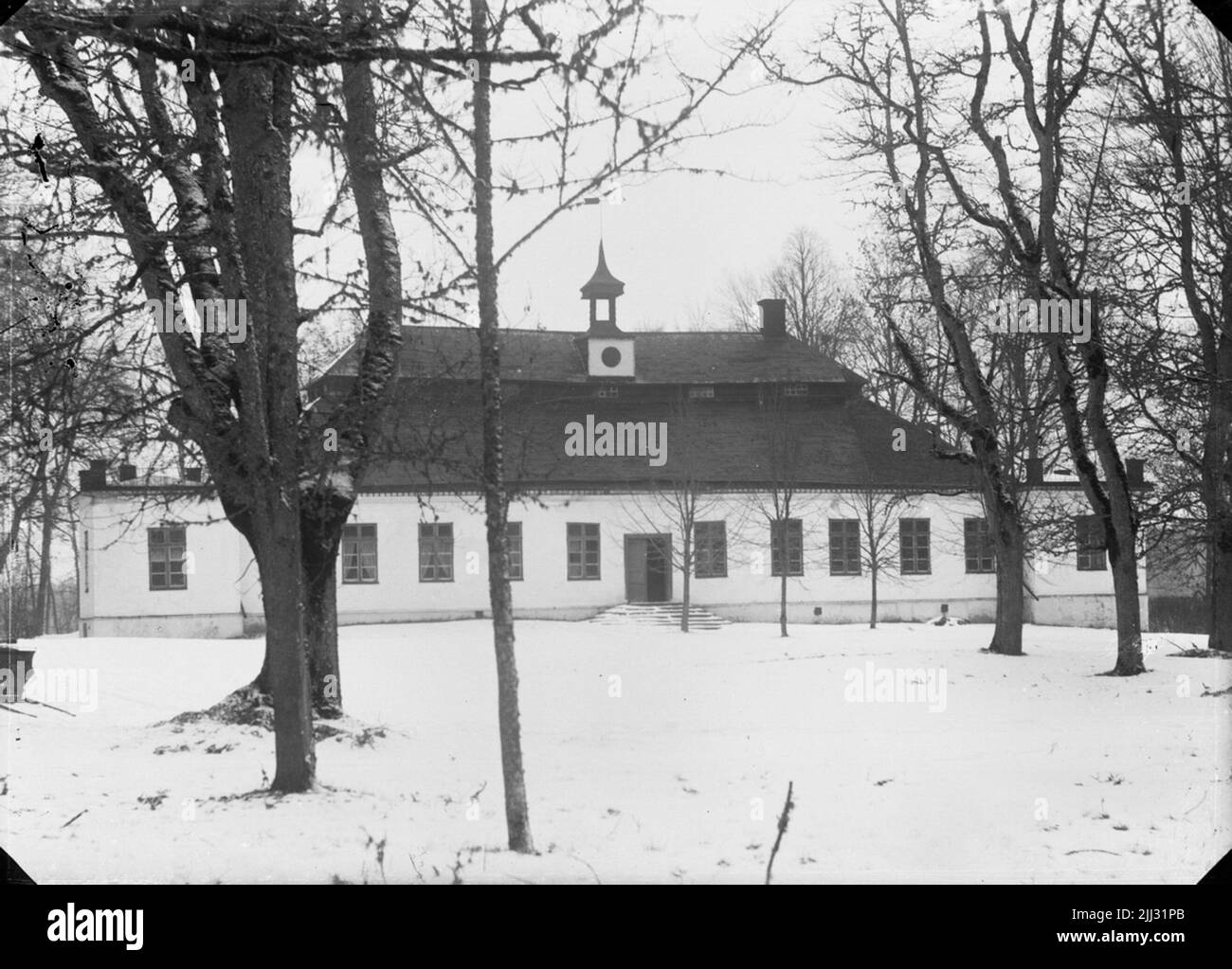 Skogaholms Herrgård, esterno. L'edificio principale e' del 17th secolo. Fortemente restaurato un secolo dopo. Fu donata nel 1920s dal proprietario Skylbergs Bruks AB al Nordic Museum. Si è trasferito e recensito nel 1931 a Skansen a Stoccolma. Foto Stock