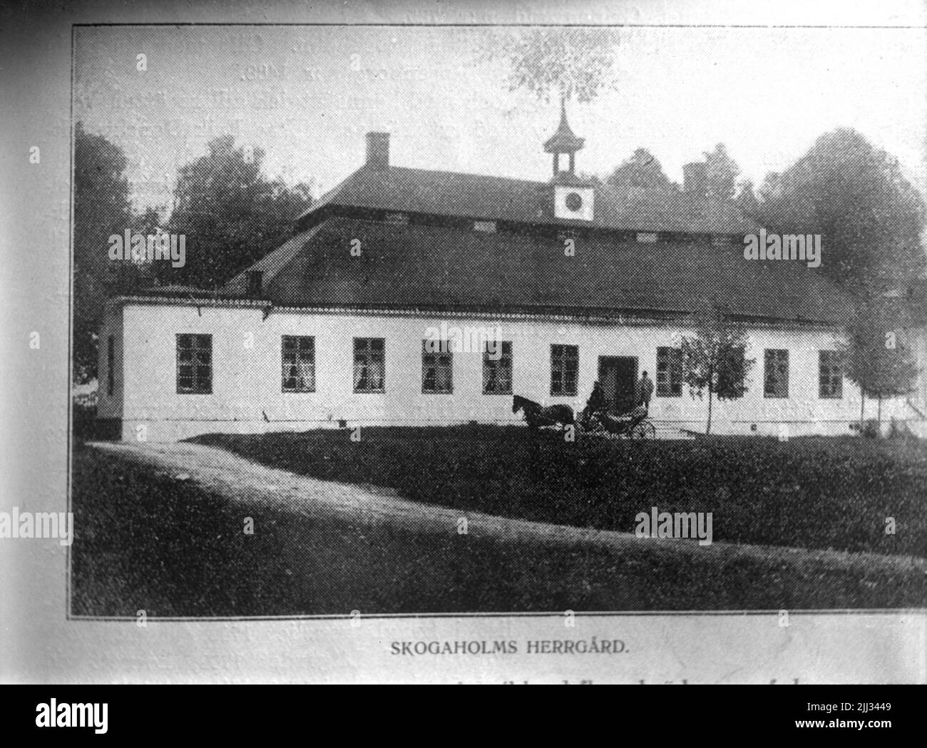 Skogaholms Herrgård, esterno. L'edificio principale e' del 17th secolo. Fortemente restaurato un secolo dopo. Fu donata nel 1920s dal proprietario Skylbergs Bruks AB al Nordic Museum. Si è trasferito e recensito nel 1931 a Skansen a Stoccolma. Foto Stock