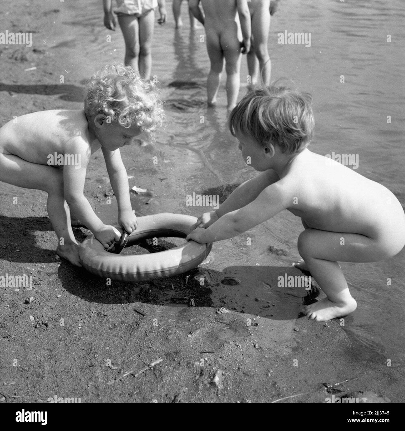 Prima nuoto a Gustavsvik.1 Giugno 1955. Foto Stock