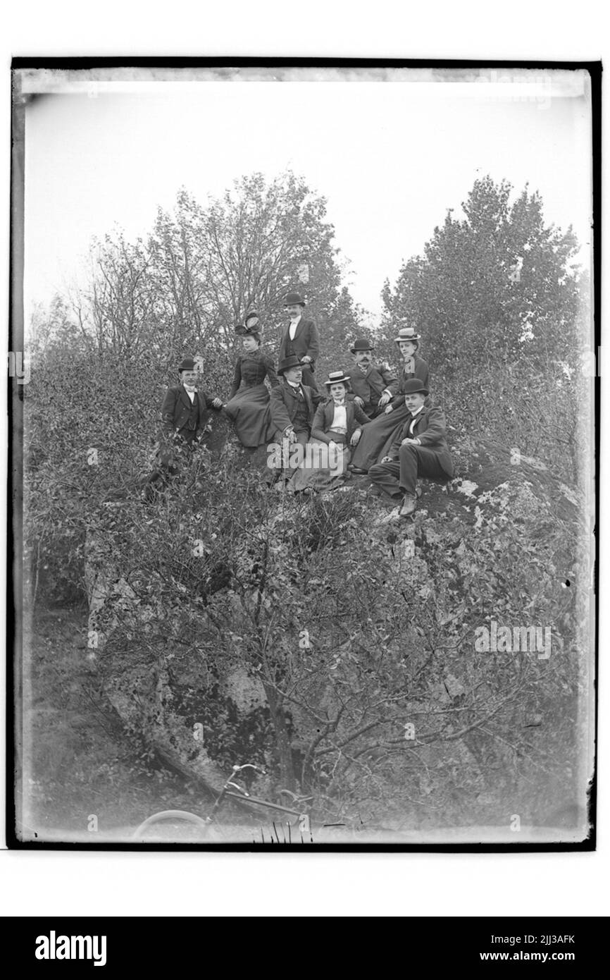 8 persone in escursione nel verde.Oskar Waller. Foto Stock