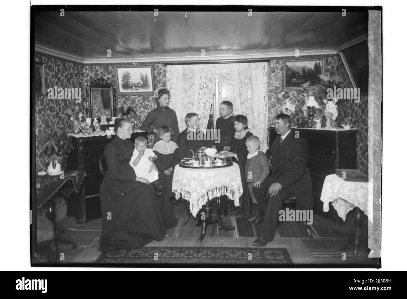 Camera interna, 9 people.o.a.. Montagna. Foto Stock
