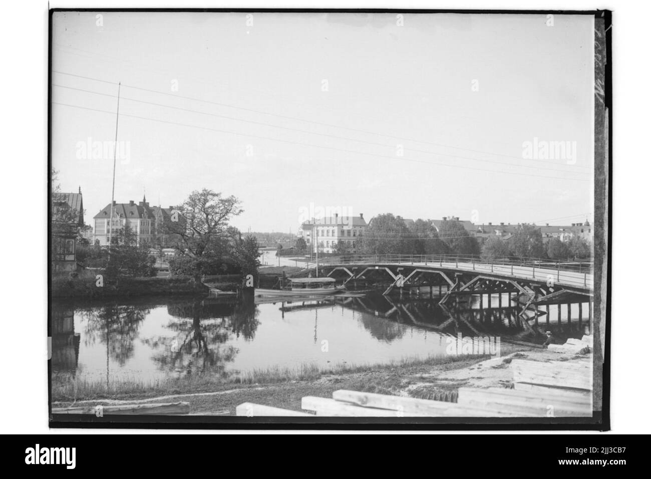Hagabron, Västervyer. Edificio residenziale a due piani all'angolo tra Hertig Karl's Allé e Hagagatan. Foto Stock